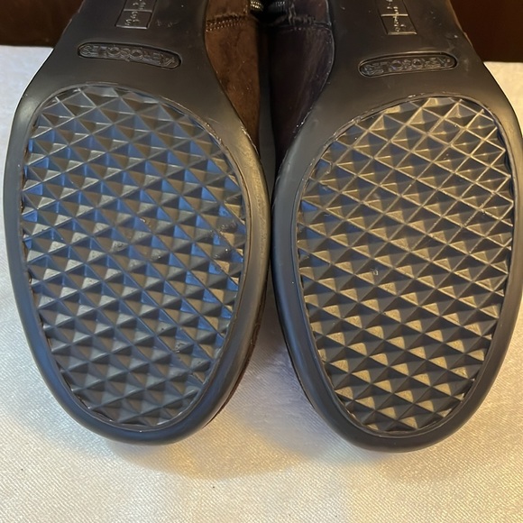 Aerosoles Ankle Boots Brown Healed Suede size 6 Like New - Picture 8 of 10